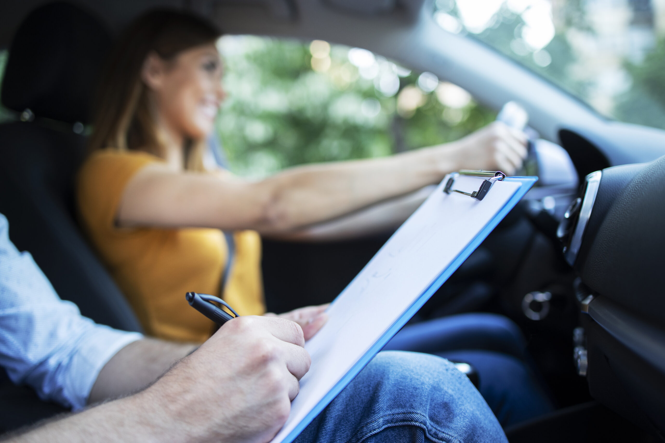 Pourquoi choisir la conduite supervisée à Tarbes : avantages et conditions